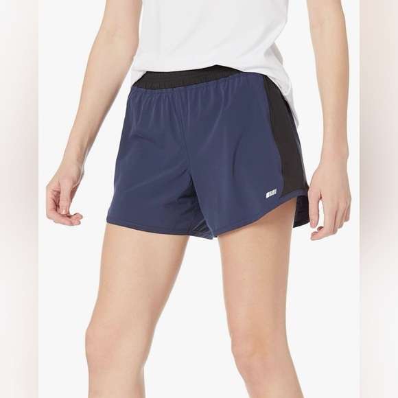 Amazon Essentials Women's 4" Stretch Woven Running Short - Picture 3 of 8